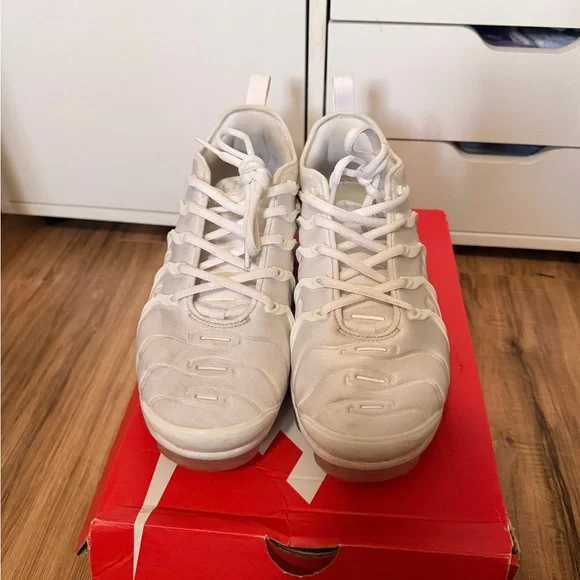 Nike Men’s White VaporMax Plus Lightweight Sneakers Sz 9 - Picture 3 of 10